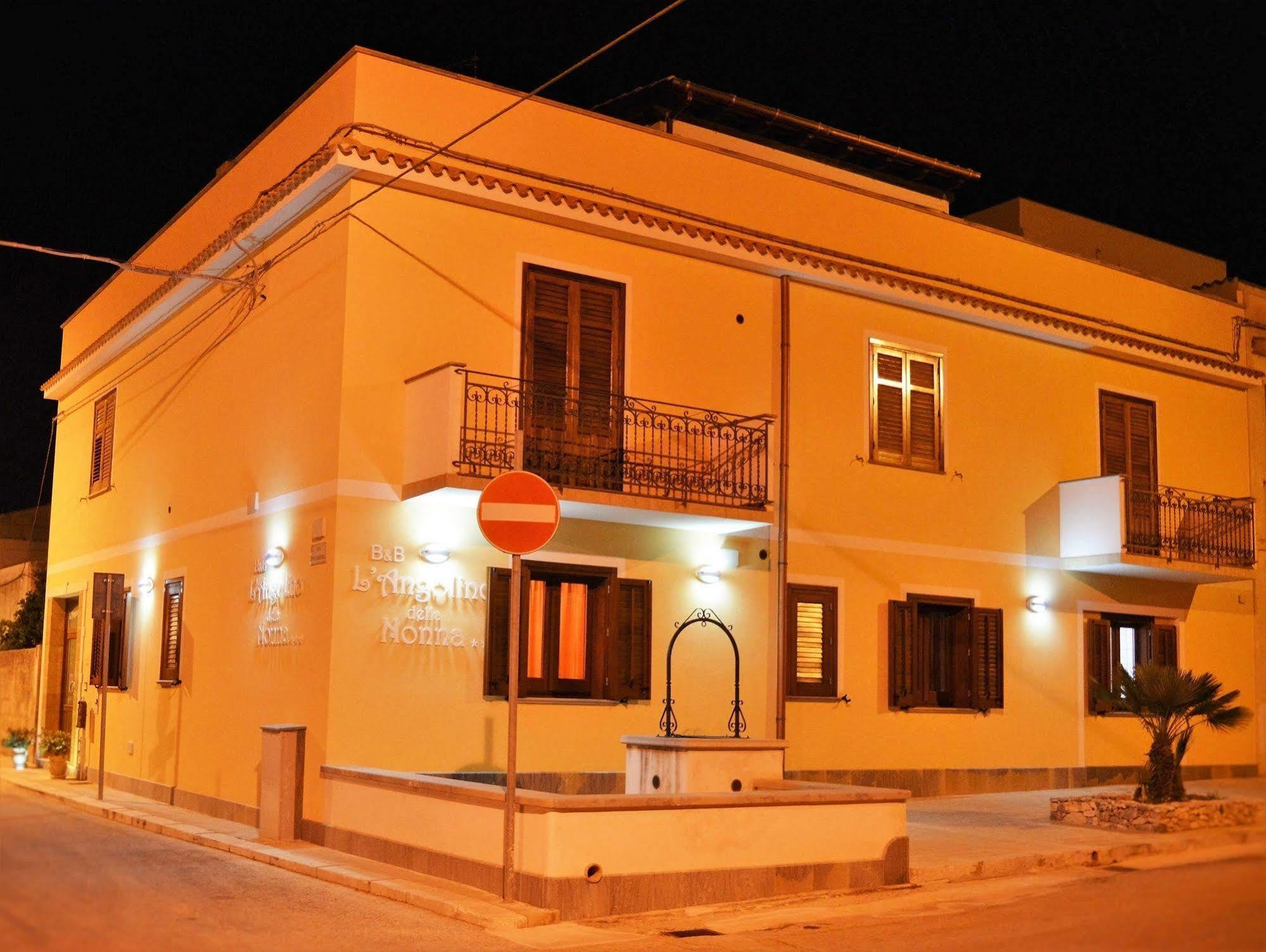 B&B L'Angolino Della Nonna Castelluzzo Exterior photo